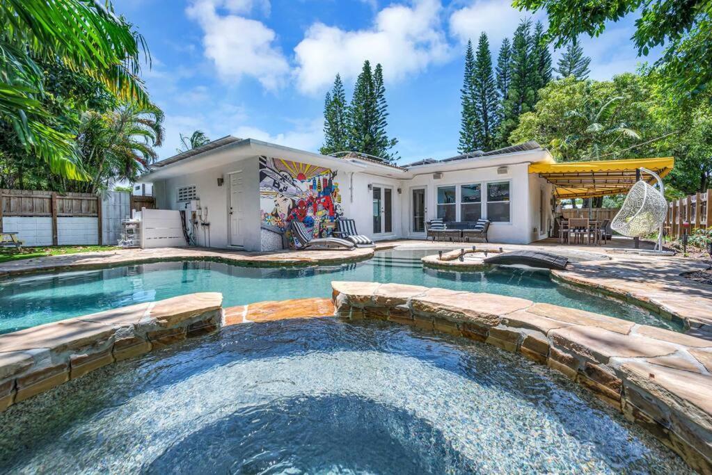 Modern Tropical Pool House North Hot Tub Ferienhaus Miami