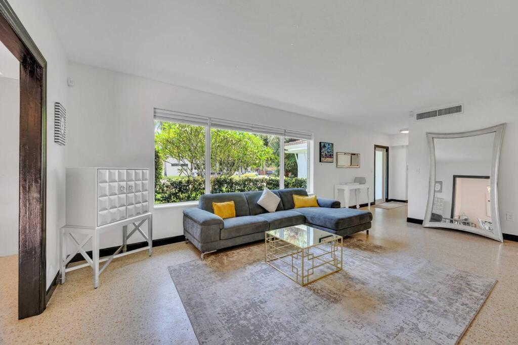 Ferienhaus Modern Tropical Pool House North Hot Tub Miami