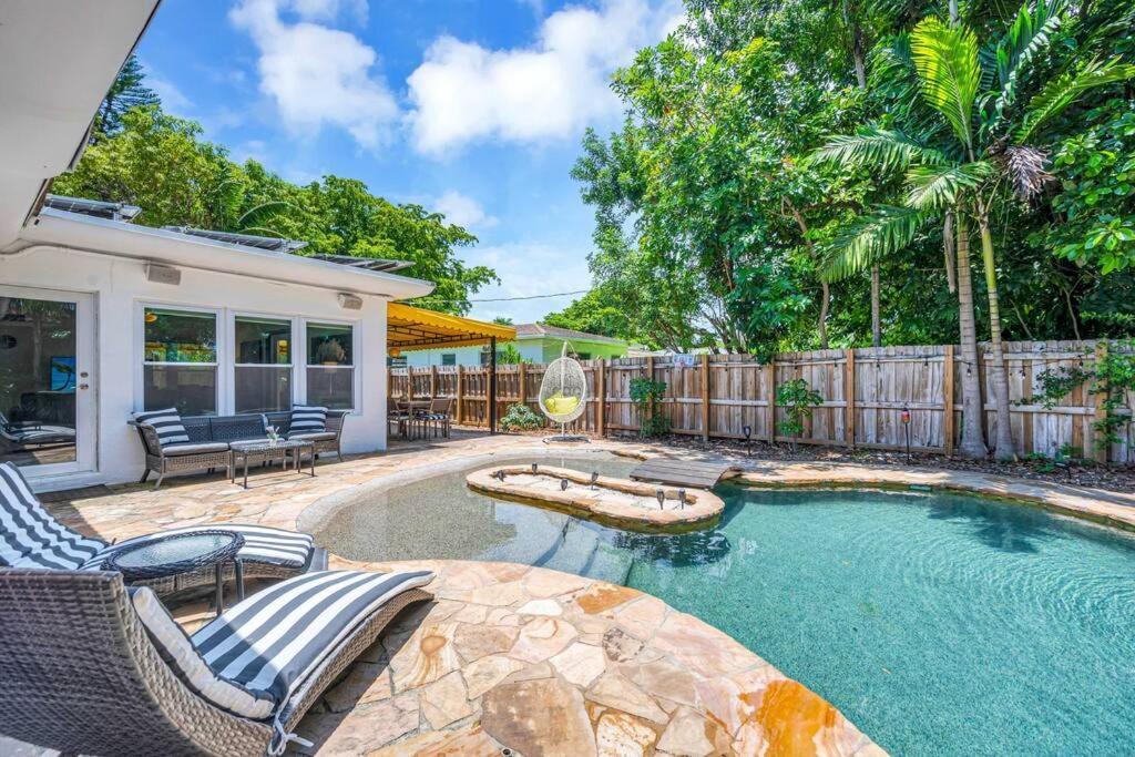 Ferienhaus Modern Tropical Pool House North Hot Tub