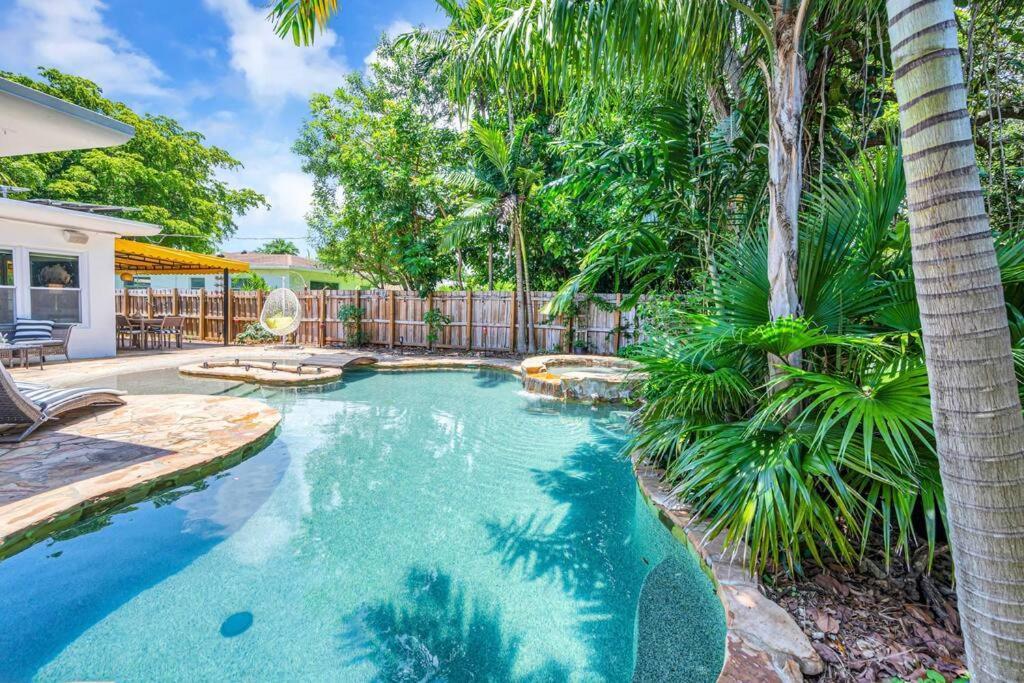 Modern Tropical Pool House North Hot Tub * Miami