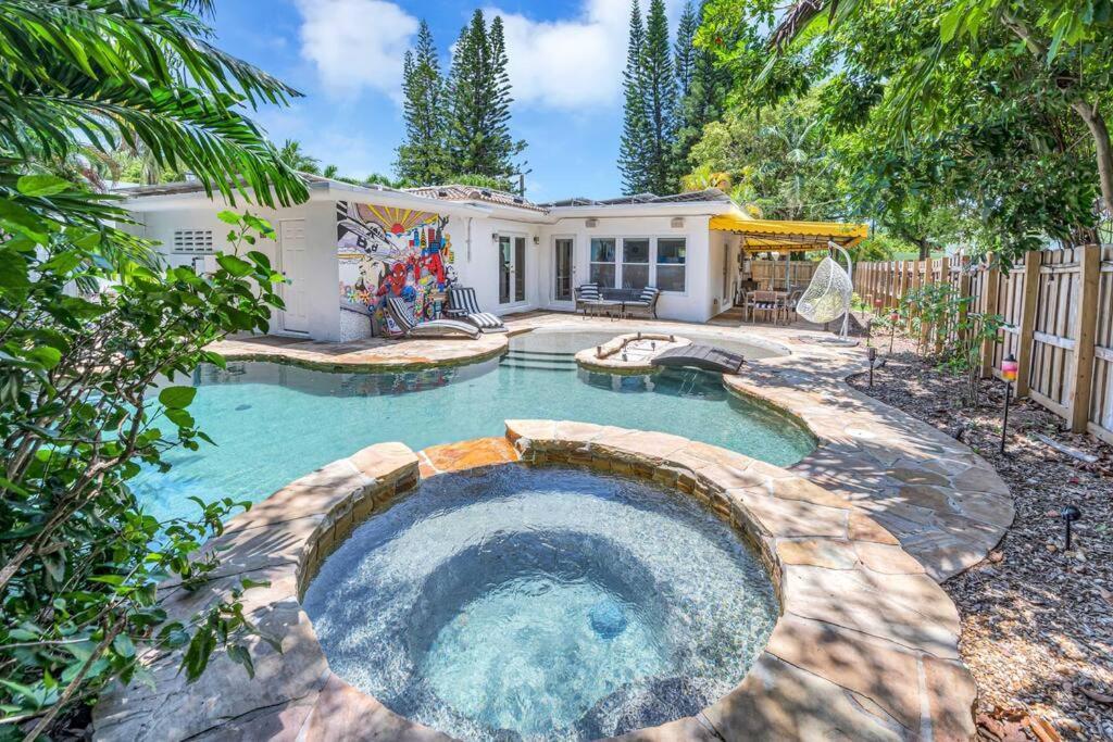 Modern Tropical Pool House North Hot Tub Miami